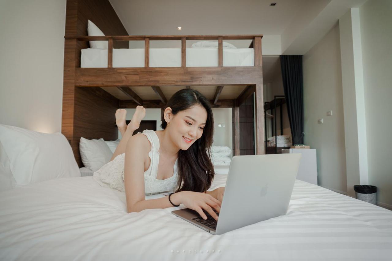 Play Poshtel & Cafe' Hotel Krabi town Екстериор снимка