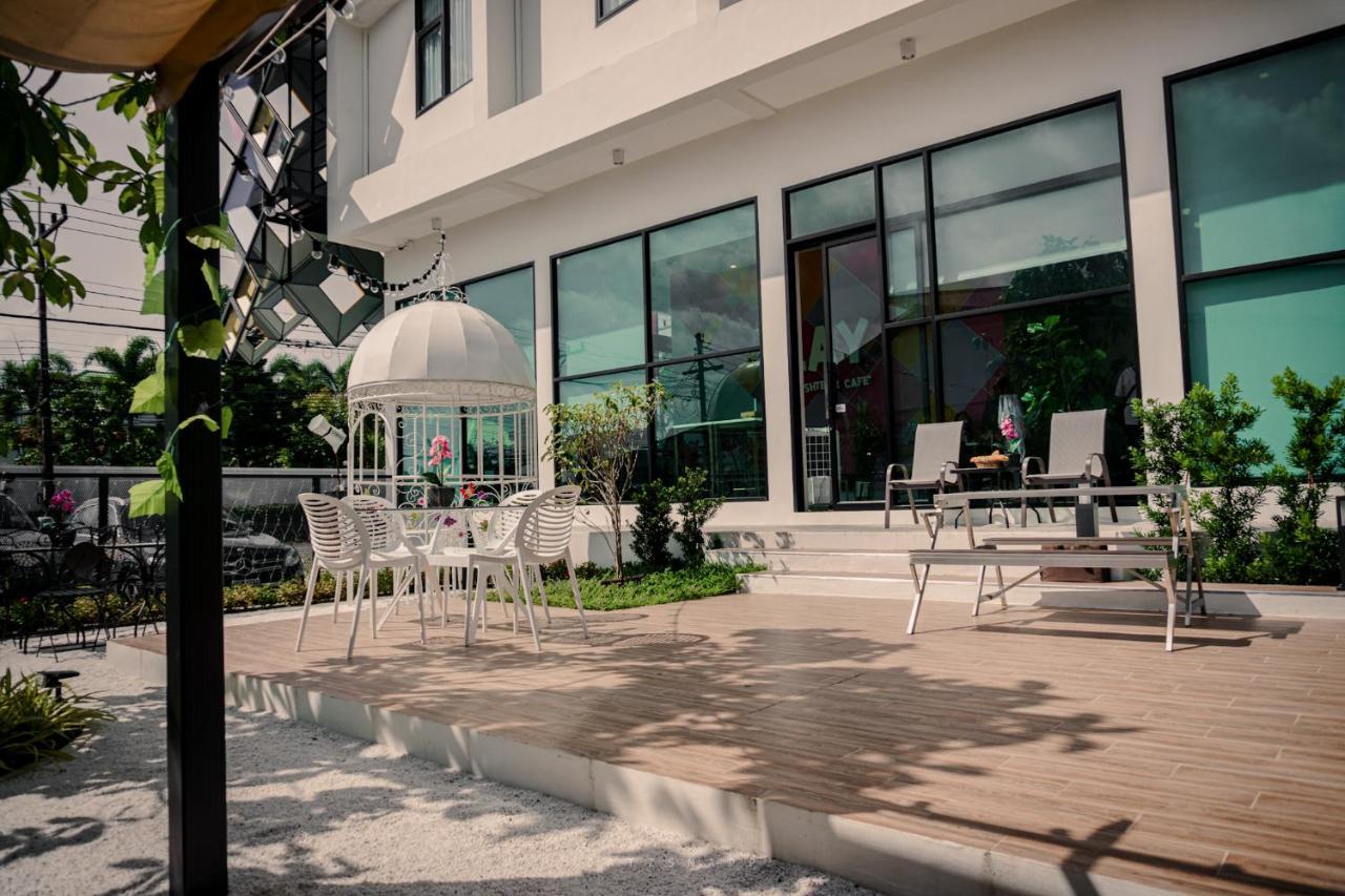 Play Poshtel & Cafe' Hotel Krabi town Екстериор снимка
